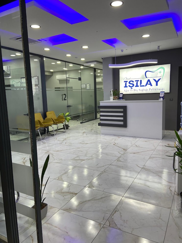 Modern steril diş kliniği iç mekanı
